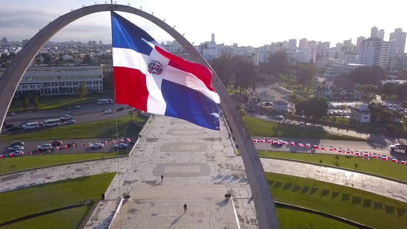 Ilustración de portada: JPMorgan: el turismo generó US$6,716 millones en el primer semestre y fortalece al peso dominicano